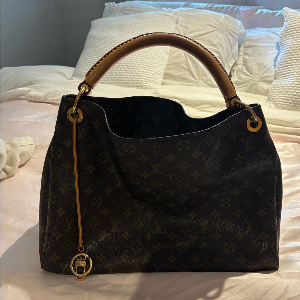 Louis Vuitton Artsy MM